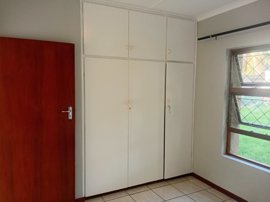 To Let 4 Bedroom Property for Rent in Bonza Bay Eastern Cape